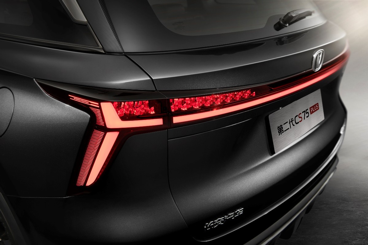 第二代CS75PLUS燃擎预售 全系标配8AT 定义高价值SUV