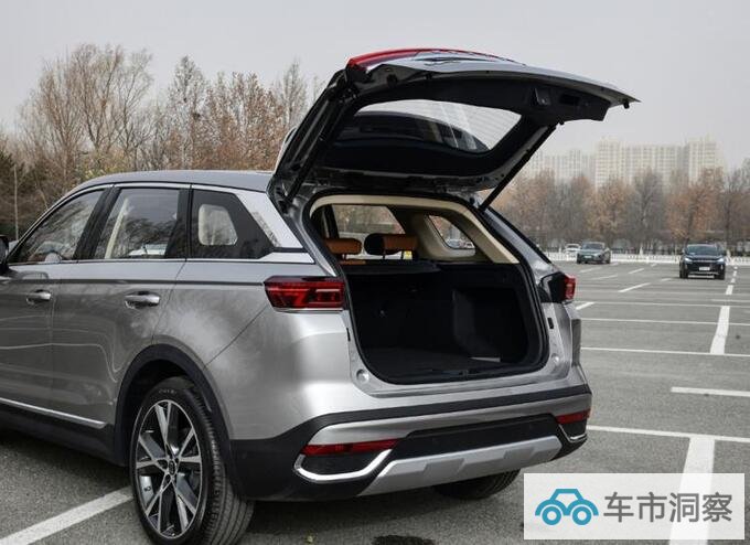 当看到2023款奔腾T99实车后我决定选择了它-图3