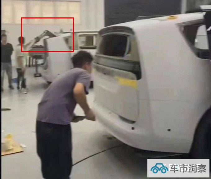 理想首款MPV-MEGA实拍搭双联屏 预计四季度发布-图3