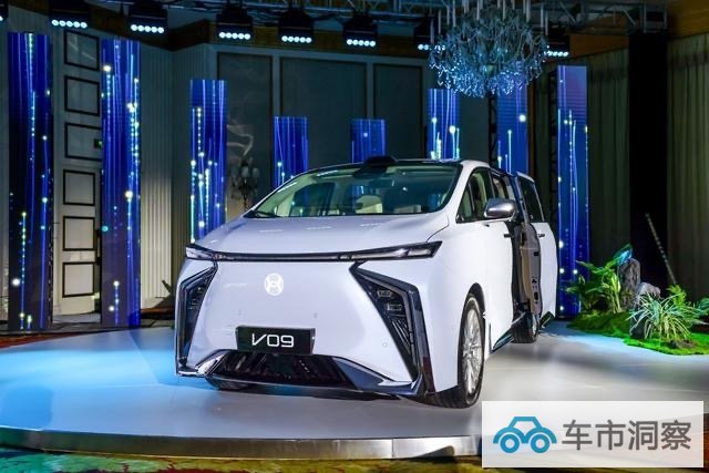 高端MPV疯狂内卷全是大神合创V09能复制腾势D9的成功吗-图4