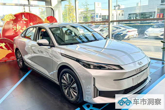 长安启源A05本月上市 4S店预售9.99万元起-图1