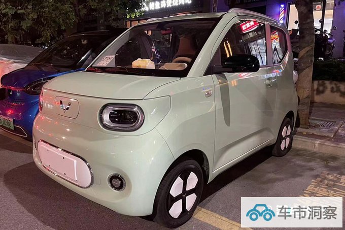 新五菱宏光MINIEV街拍增中控屏幕 现款优惠1.4万-图1