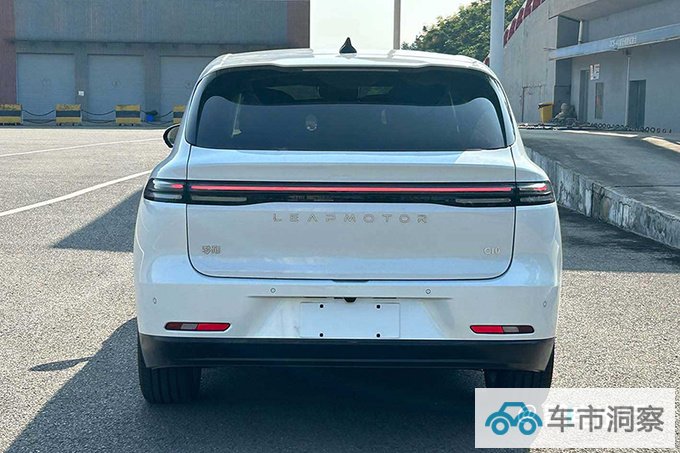 零跑中大型SUV C10纯电实拍配激光雷达+单电机-图2