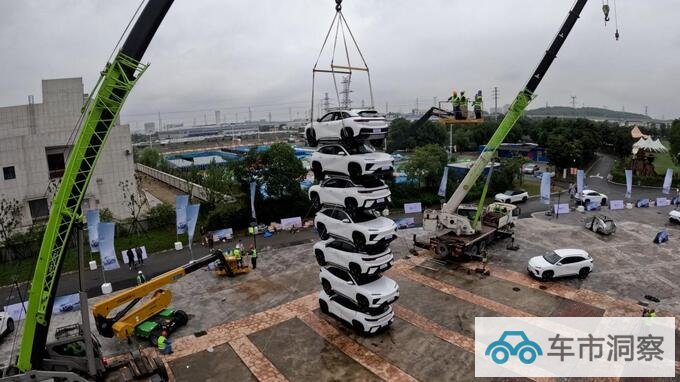 成功挑战吉尼斯汽车叠放高度记录这家工厂有何与众不同-图1