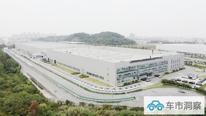 成功挑战吉尼斯汽车叠放高度记录这家工厂有何与众不同-图10