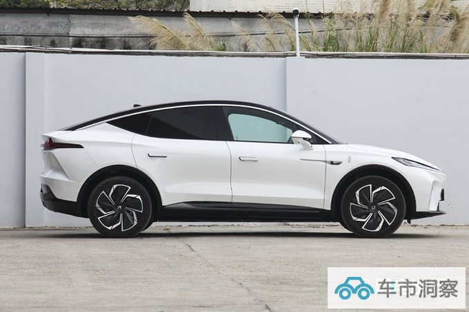 上汽飞凡新R7 11月上市座舱升级 预计售21.99万起-图2