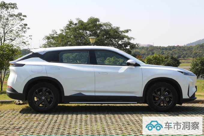 东风风神SKY EV01售12.99万元尺寸超比亚迪元PLUS-图2