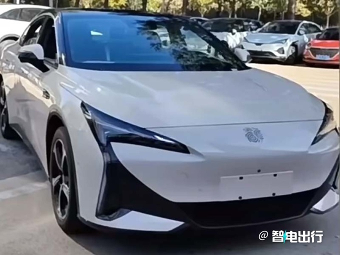 极狐阿尔法S5明年预售标配800V超充 预计16万起-图1