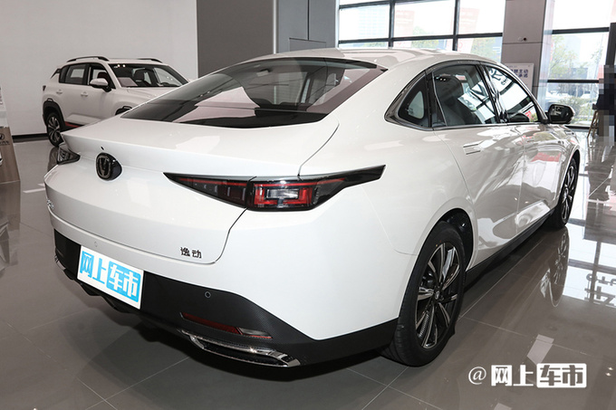 长安逸达更名第三代逸动售8.39万起 标配1.5T+7DCT-图3