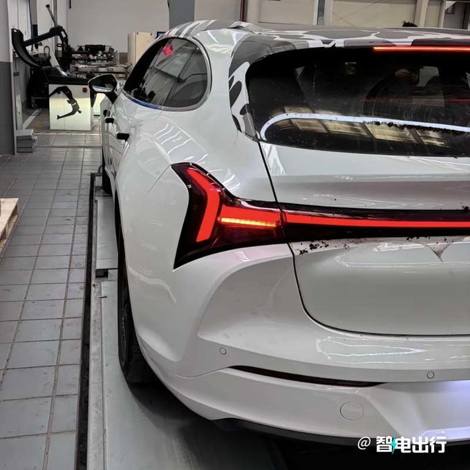 哪吒S猎装车7月上市配800V平台 可选车载冰箱-图3