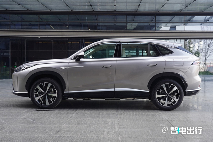 全面降价荣威D5X混动售xx.xx万起 续航1300km-图3