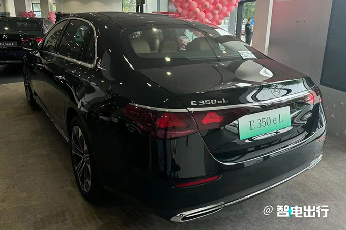 奔驰新E级插混到店实拍后天上市 预计售53万-图5